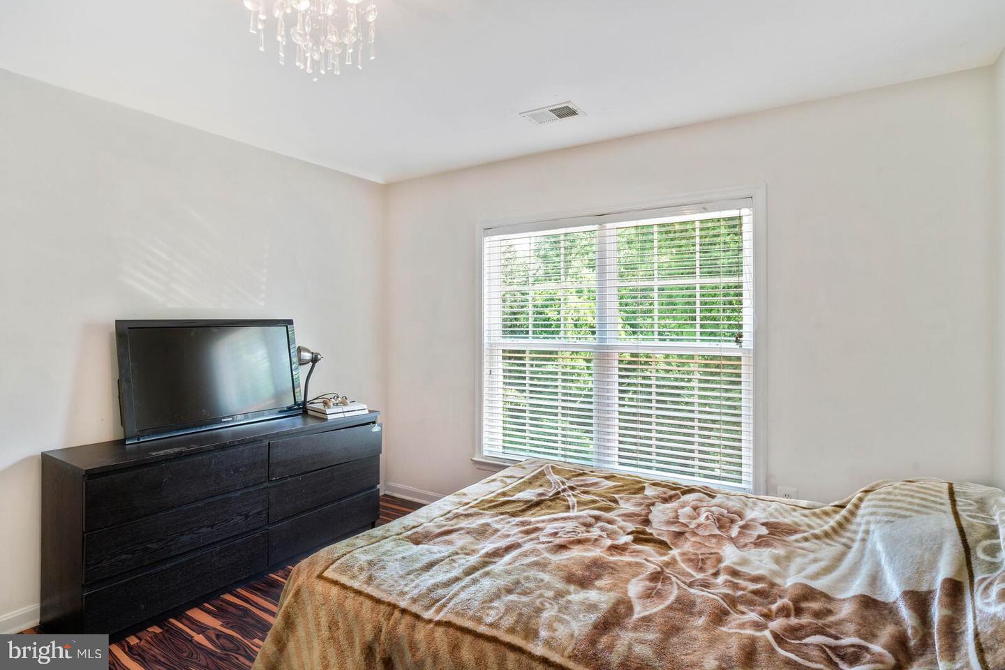 8433 WHITEHAVEN COURT
