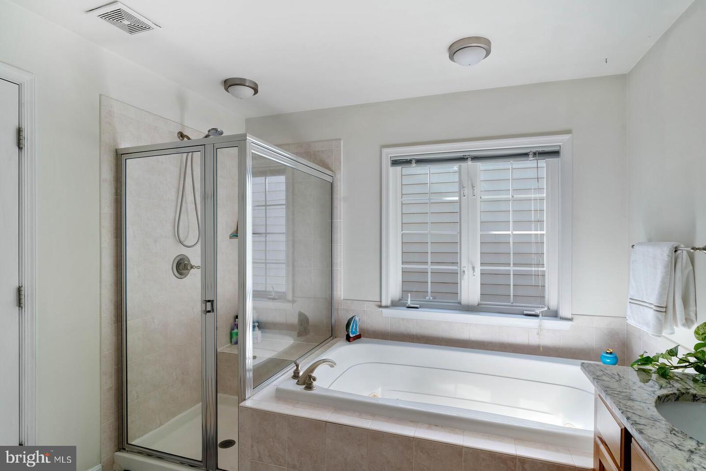 8433 WHITEHAVEN COURT