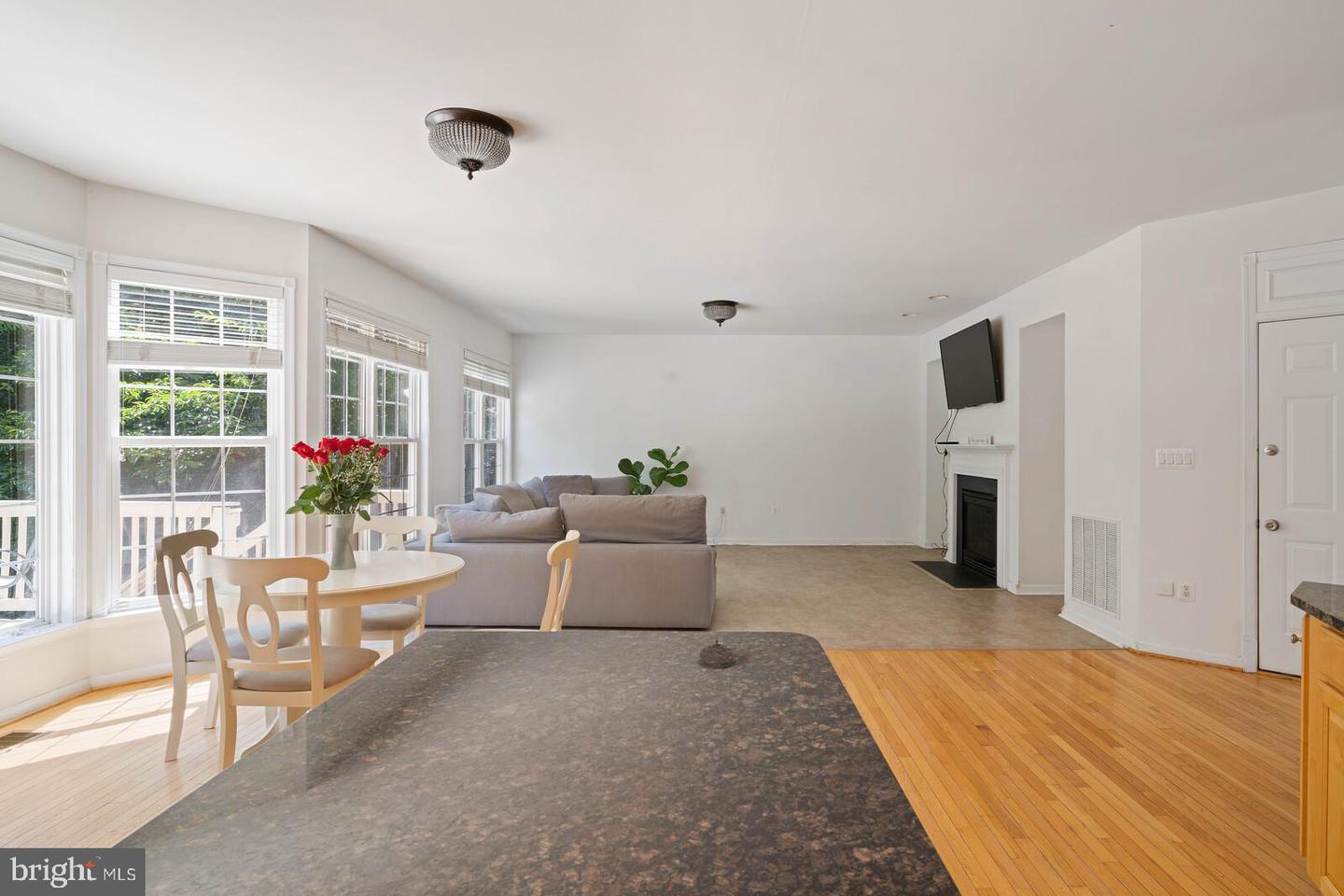 8433 WHITEHAVEN COURT