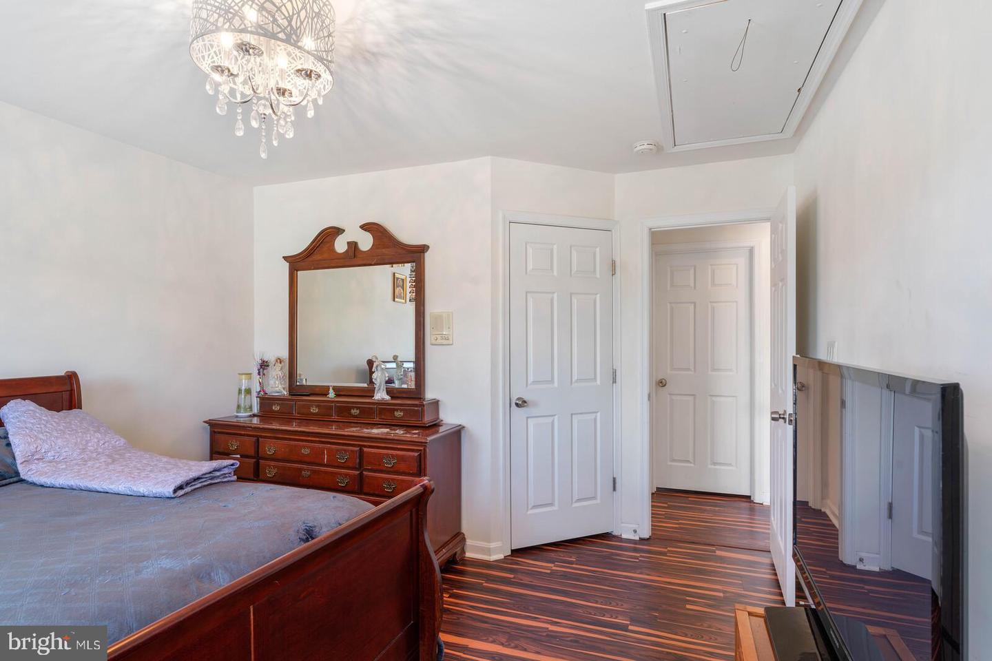 8433 WHITEHAVEN COURT
