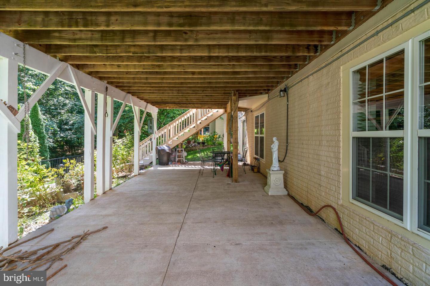 8433 WHITEHAVEN COURT