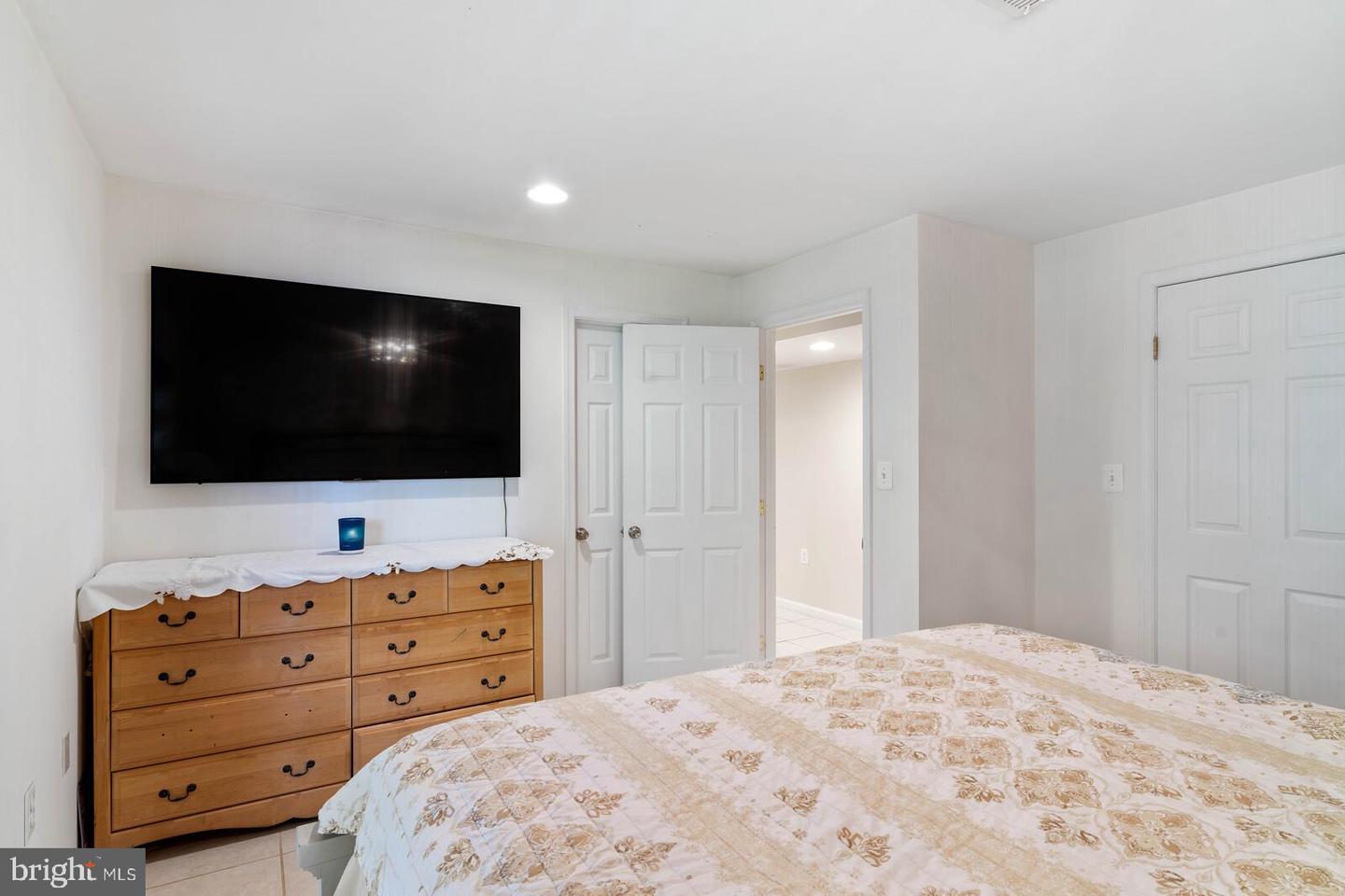 8433 WHITEHAVEN COURT
