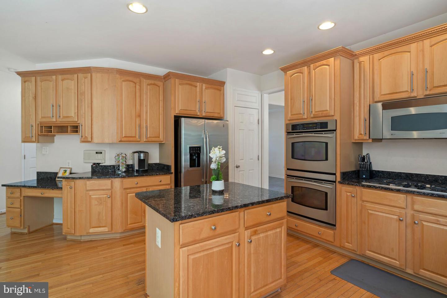 8433 WHITEHAVEN COURT