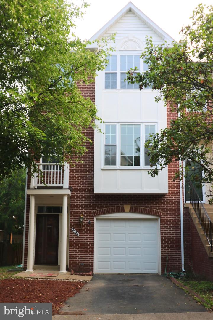 2551 JAMES MADISON CIRCLE