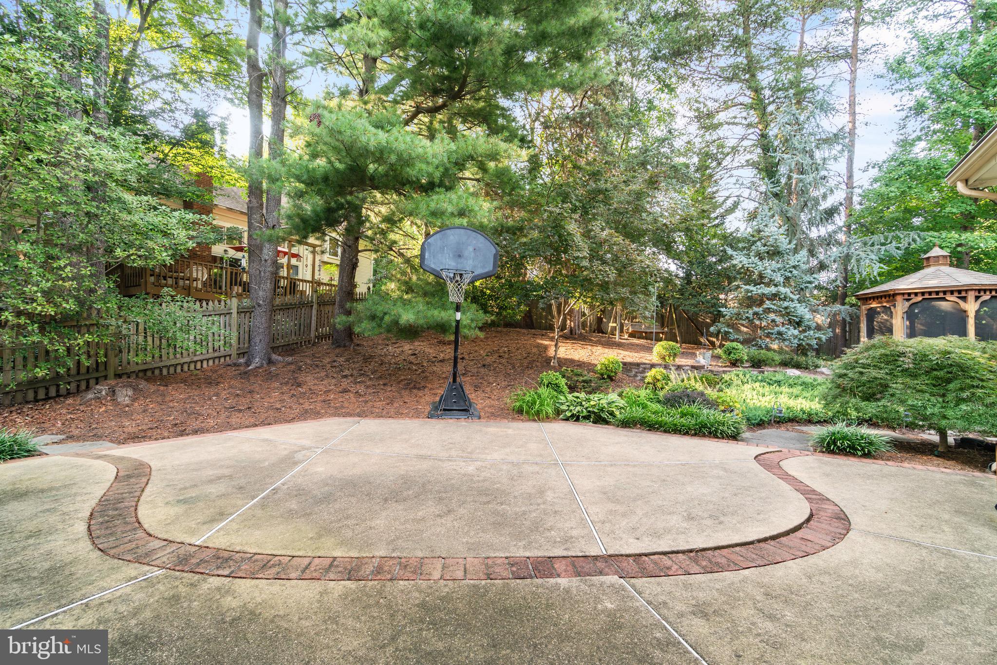 724 OLD HUNT WAY