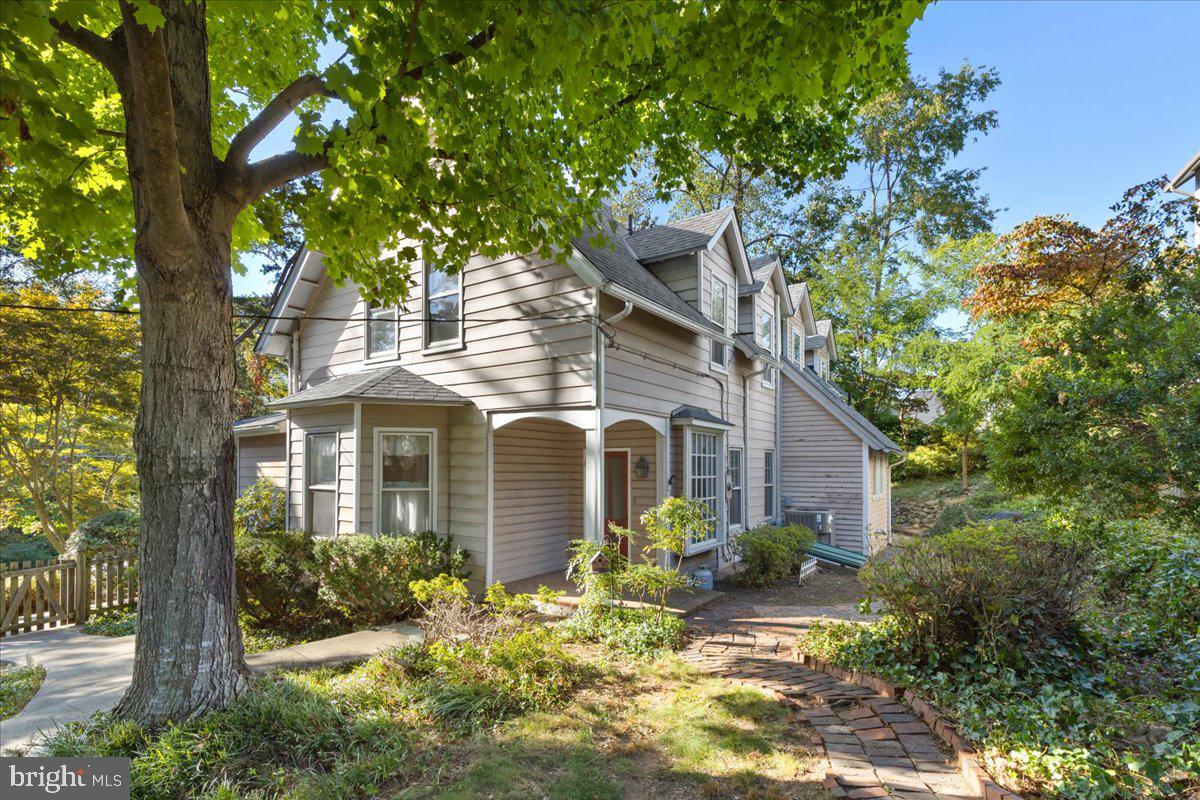 1100 Monroe STREET