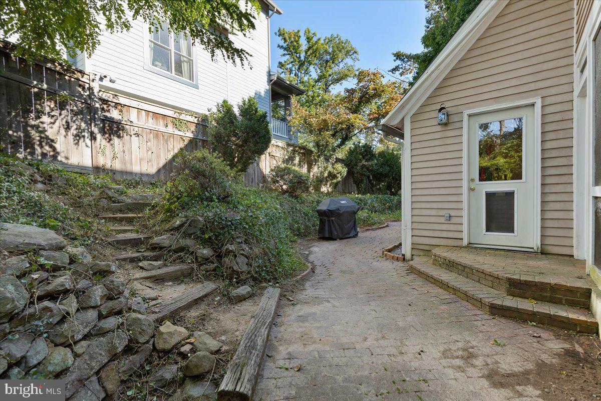 1100 Monroe STREET