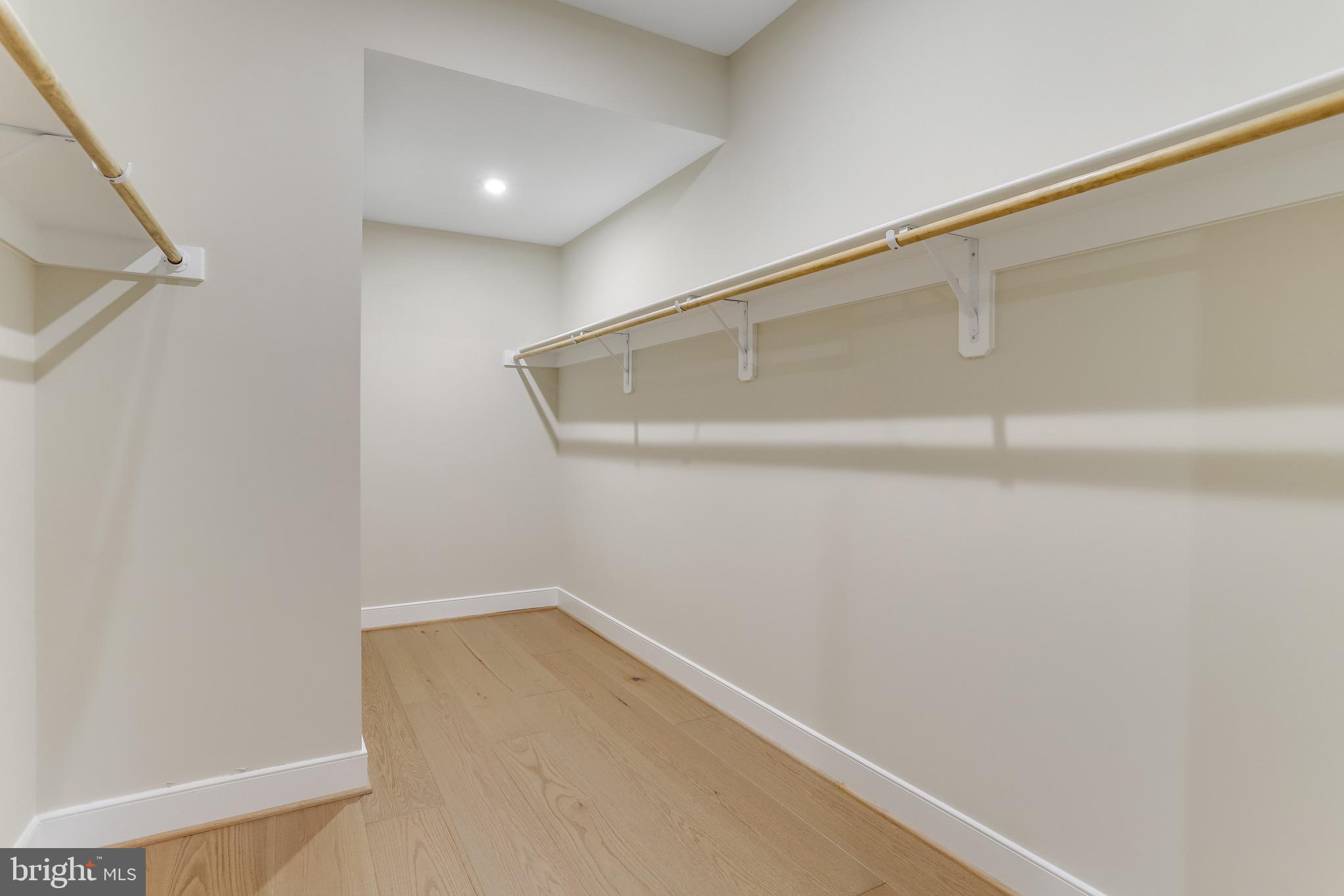 4001 Lee PLACE