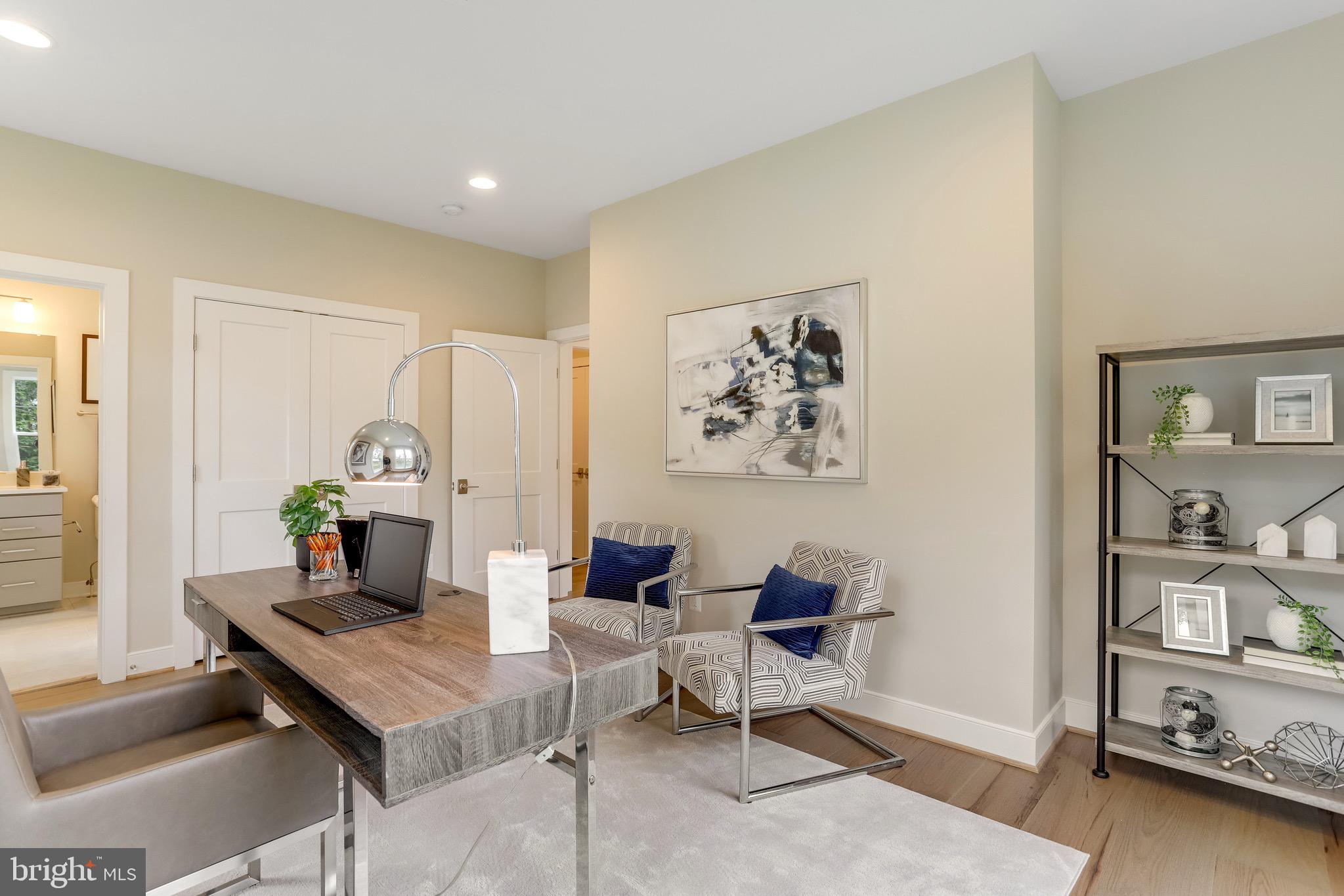4001 Lee PLACE
