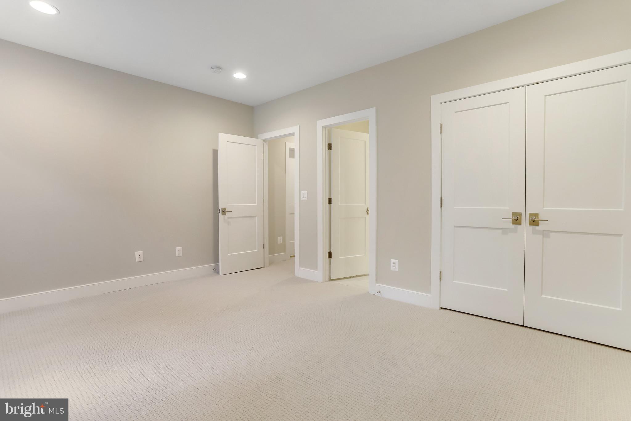 4001 Lee PLACE