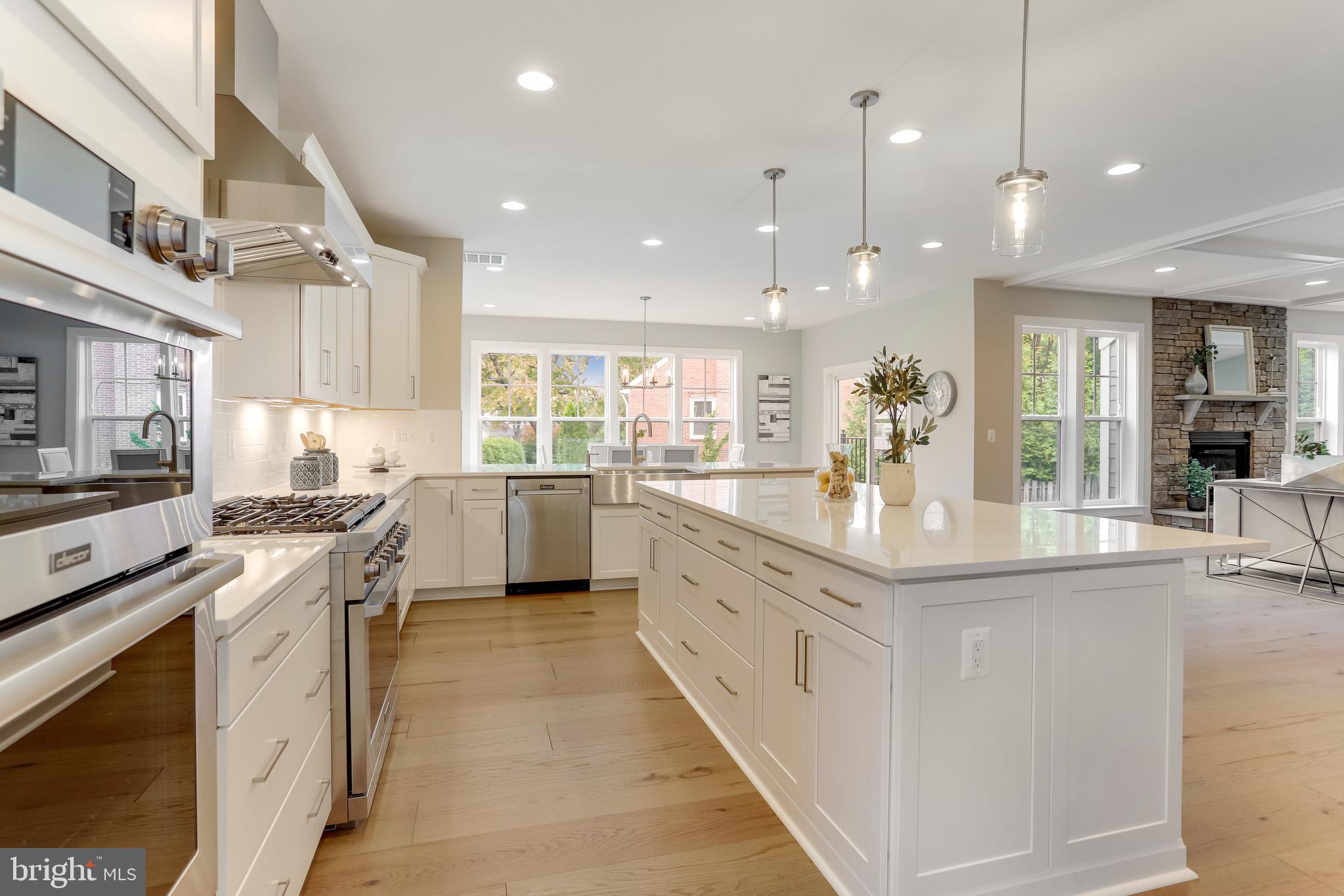 4001 Lee PLACE