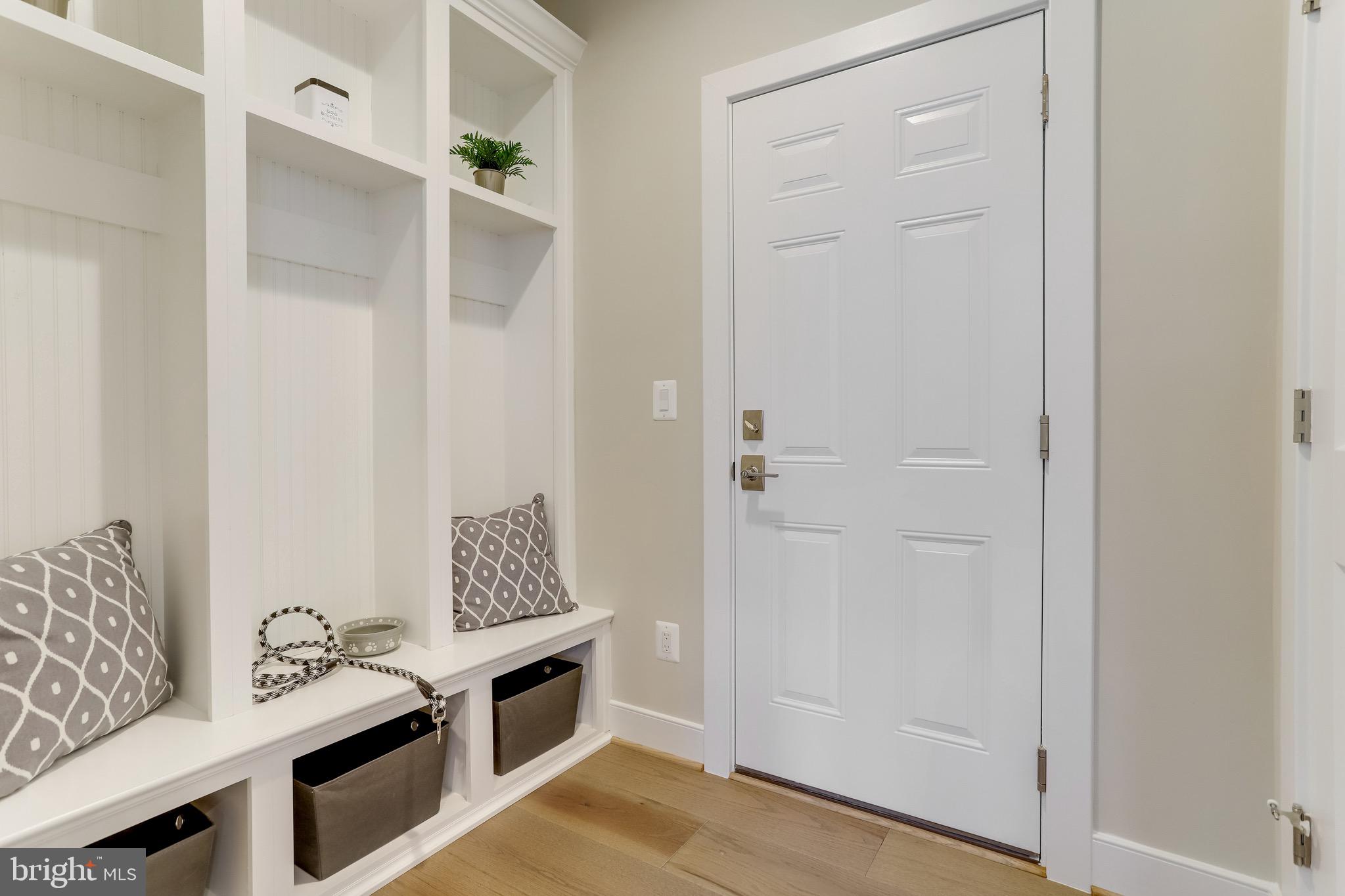 4001 Lee PLACE