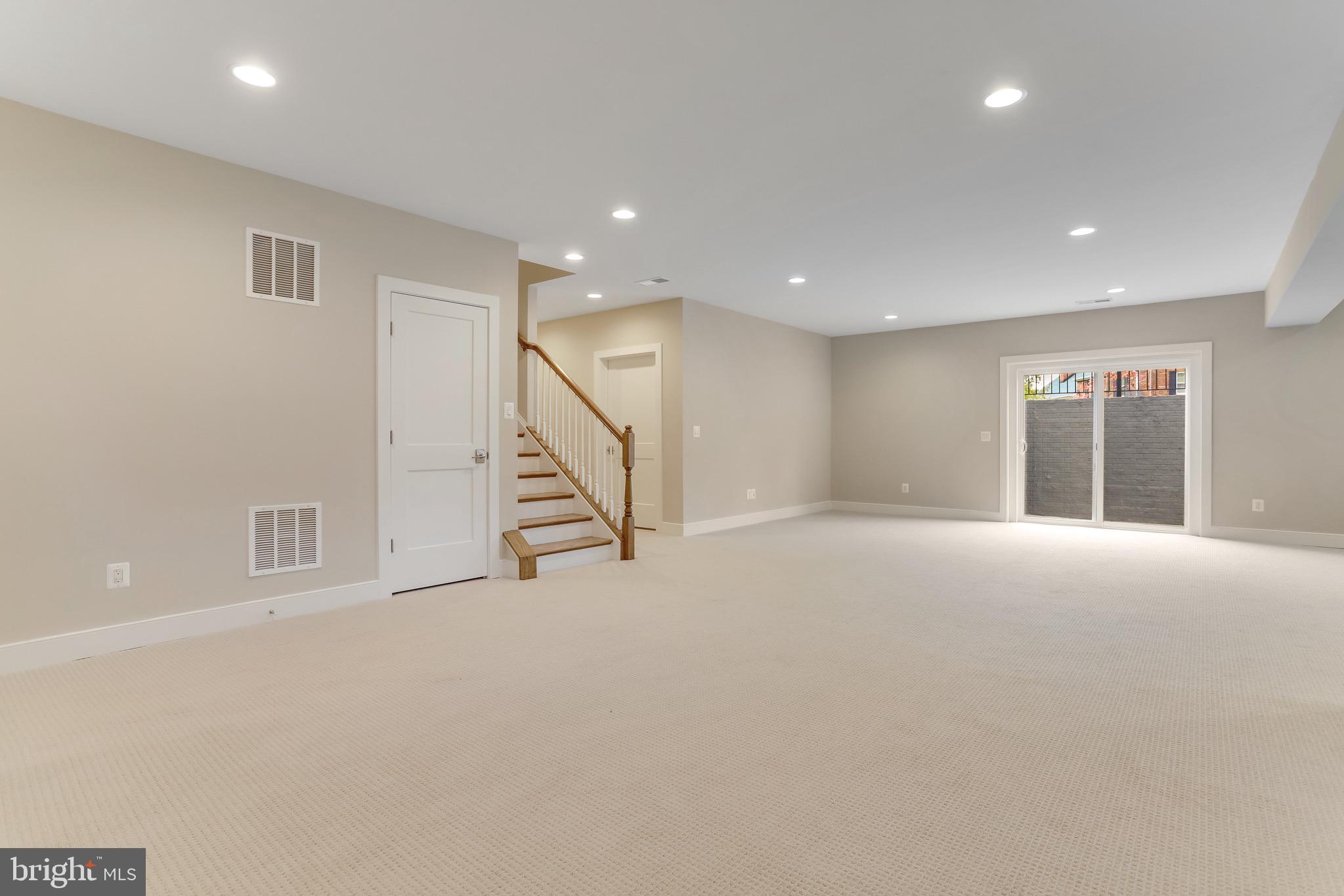 4001 Lee PLACE