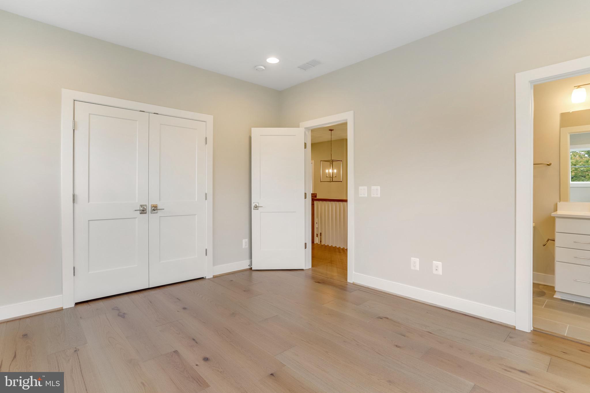 4001 Lee PLACE