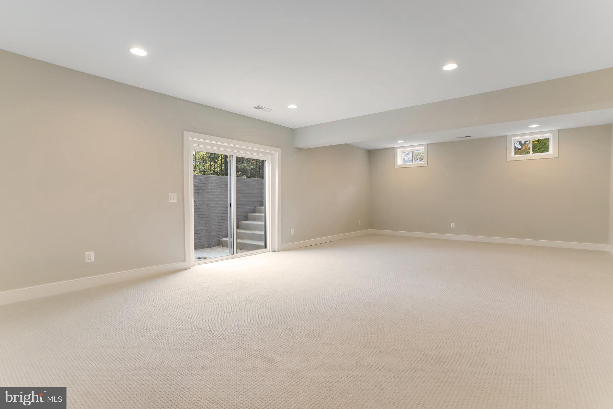 4001 Lee PLACE