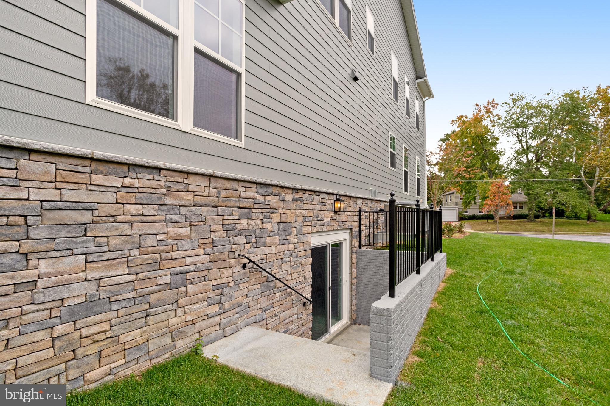 4001 Lee PLACE