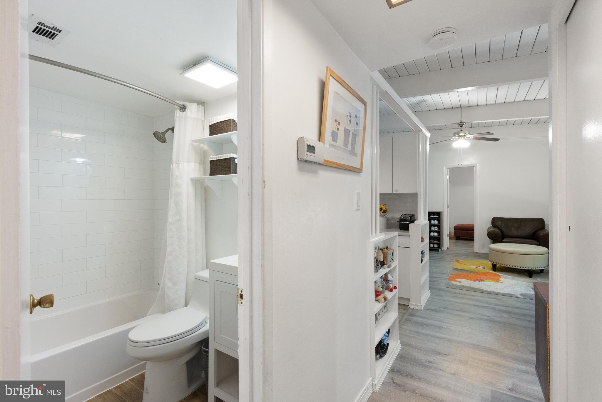 4235 Americana DRIVE Unit: 203