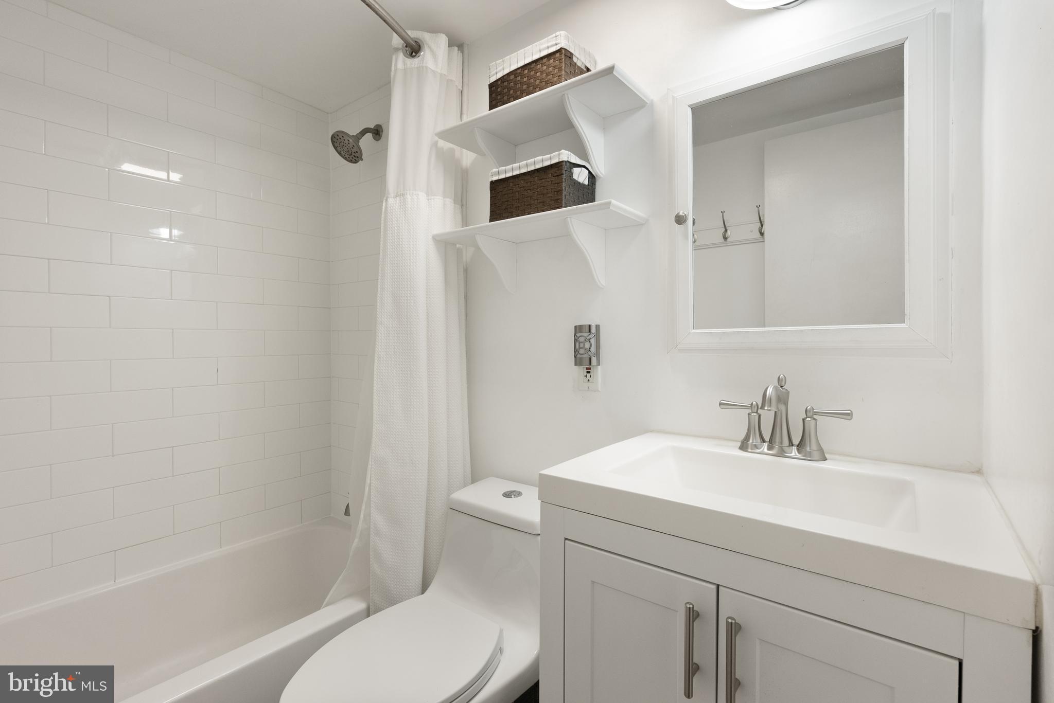4235 Americana DRIVE Unit: 203