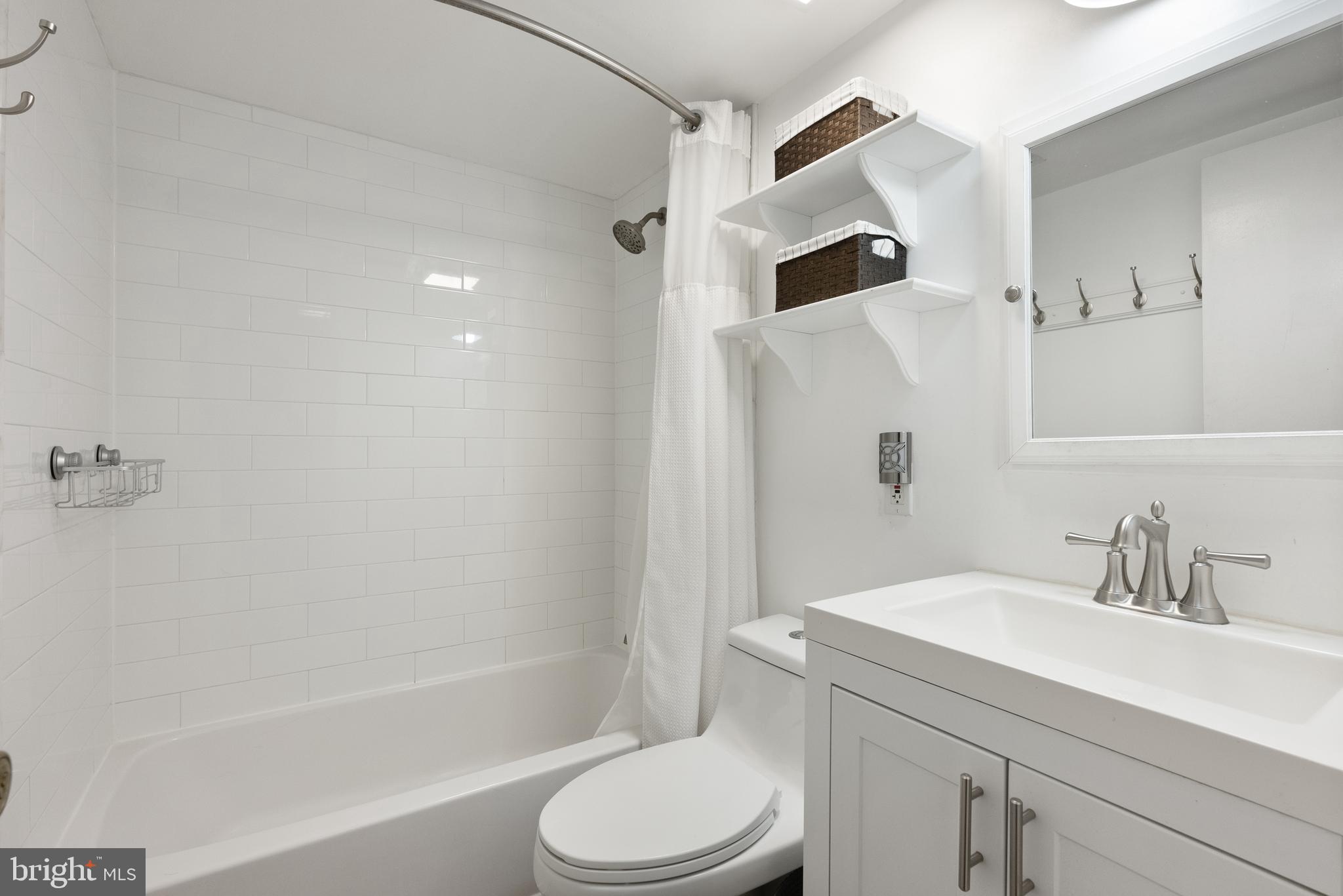 4235 Americana DRIVE Unit: 203