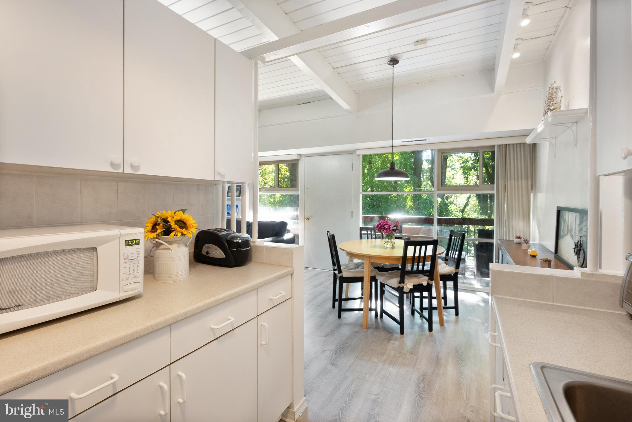 4235 Americana DRIVE Unit: 203