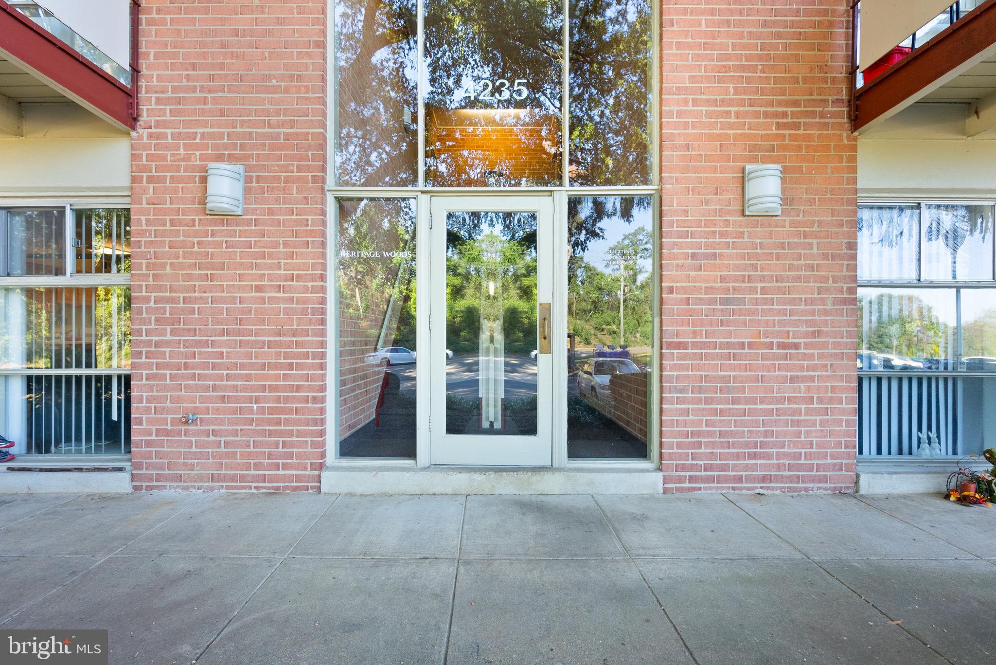 4235 Americana DRIVE Unit: 203