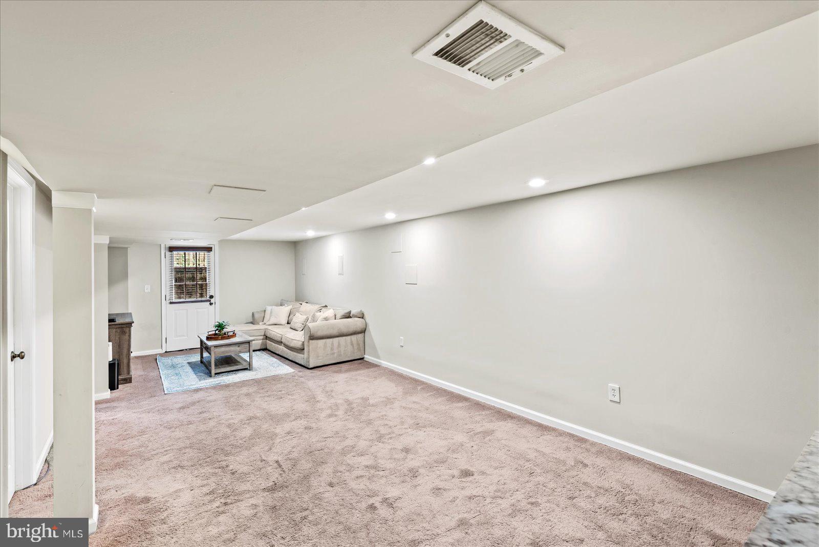 7010 Murray LANE