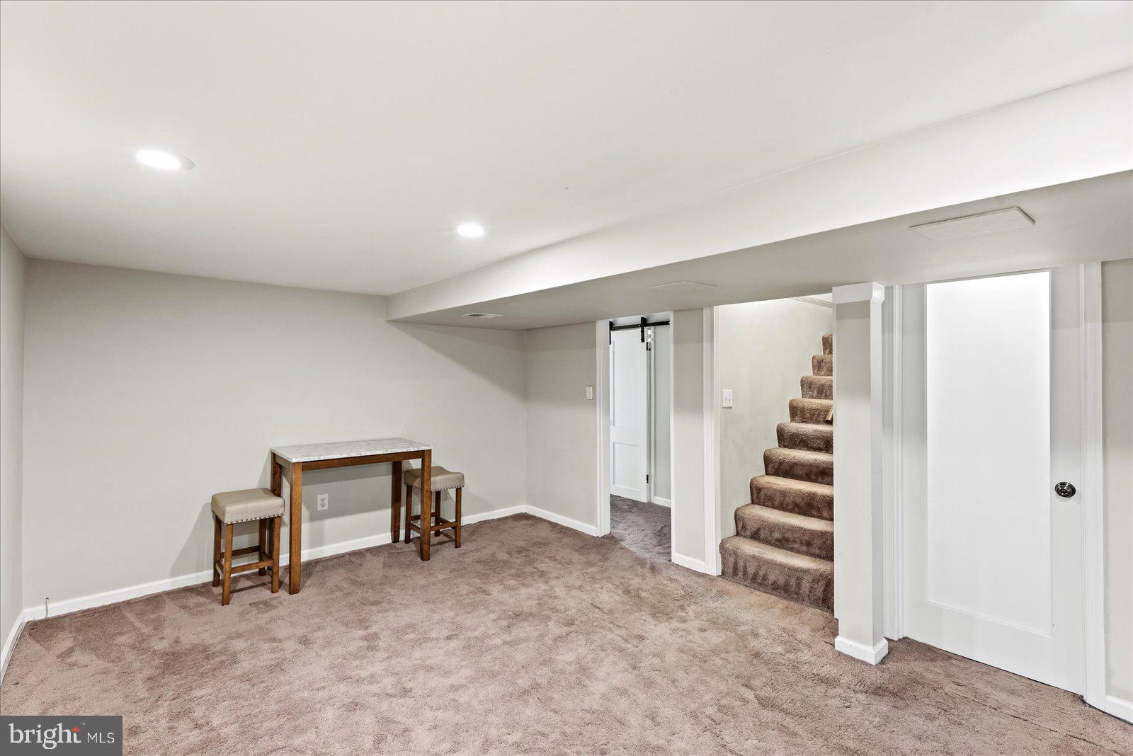 7010 Murray LANE