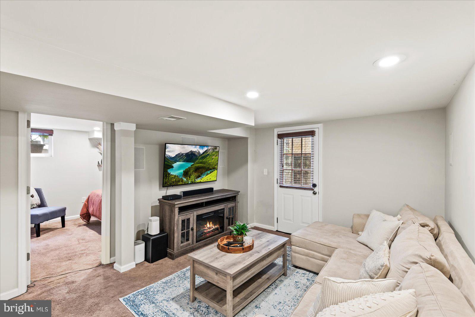7010 Murray LANE