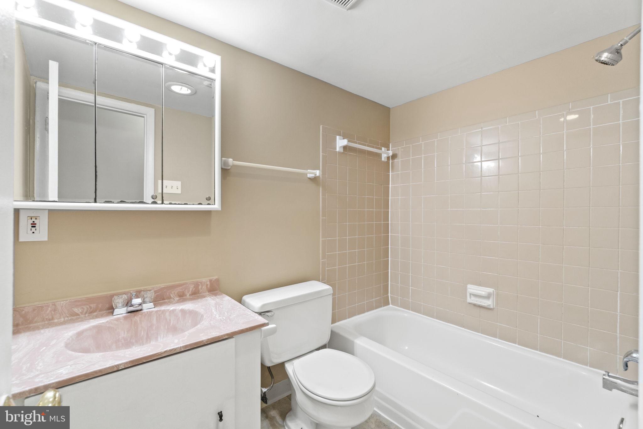 3310 Woodburn Village DRIVE Unit: 21