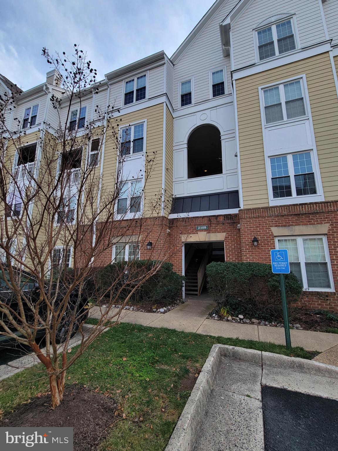 2109 Highcourt LANE Unit: 301