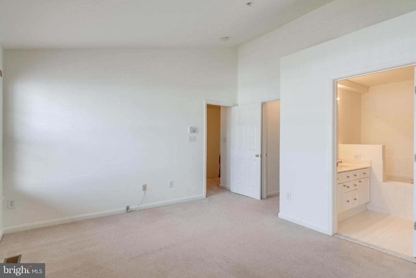 2489 Quick STREET Unit: 301