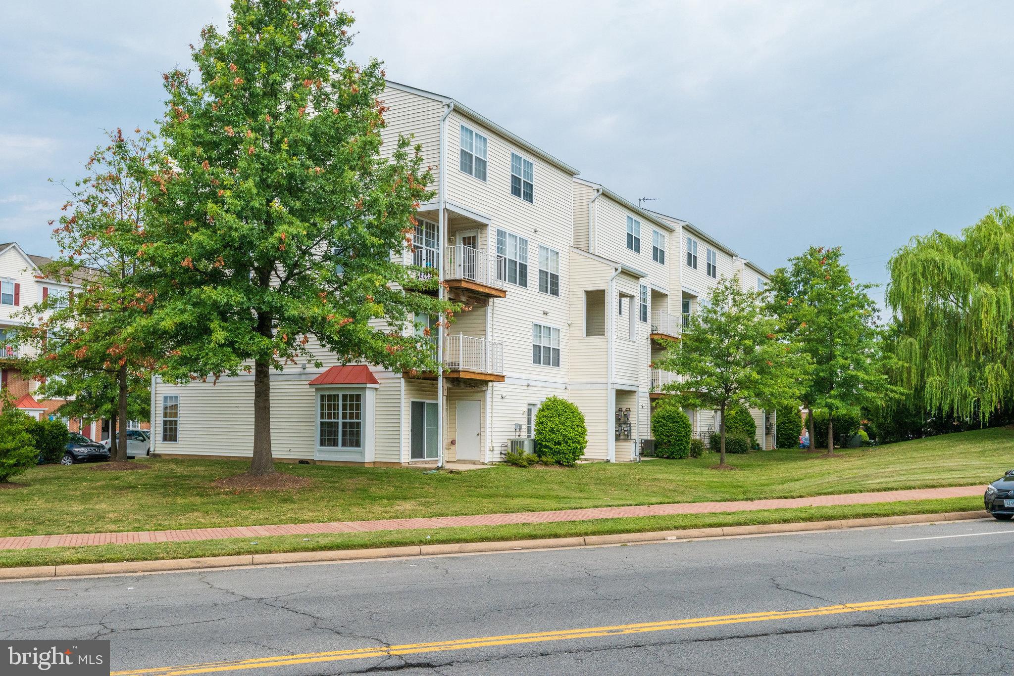 2489 Quick STREET Unit: 301