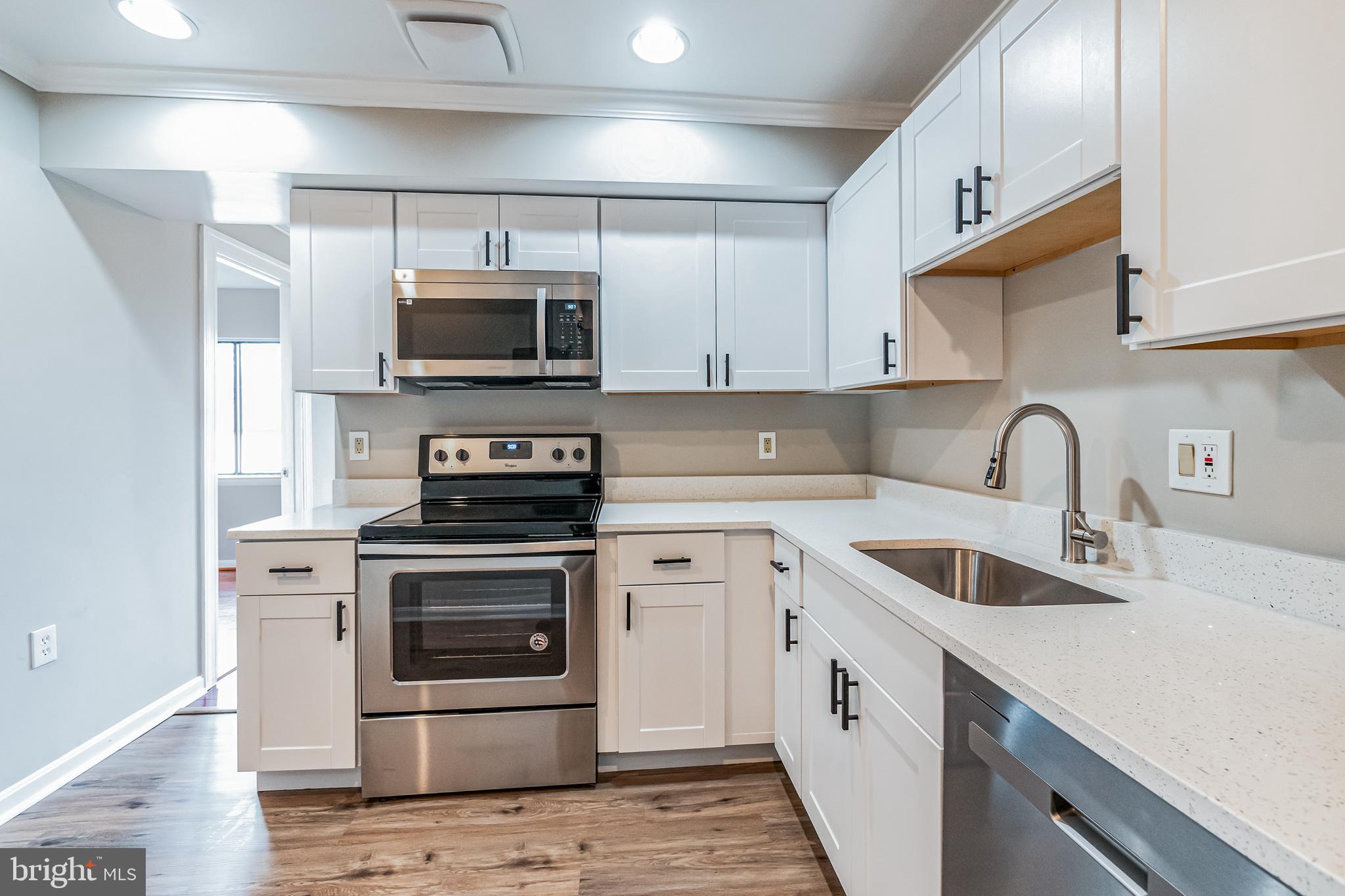 605 Center STREET Unit: 203