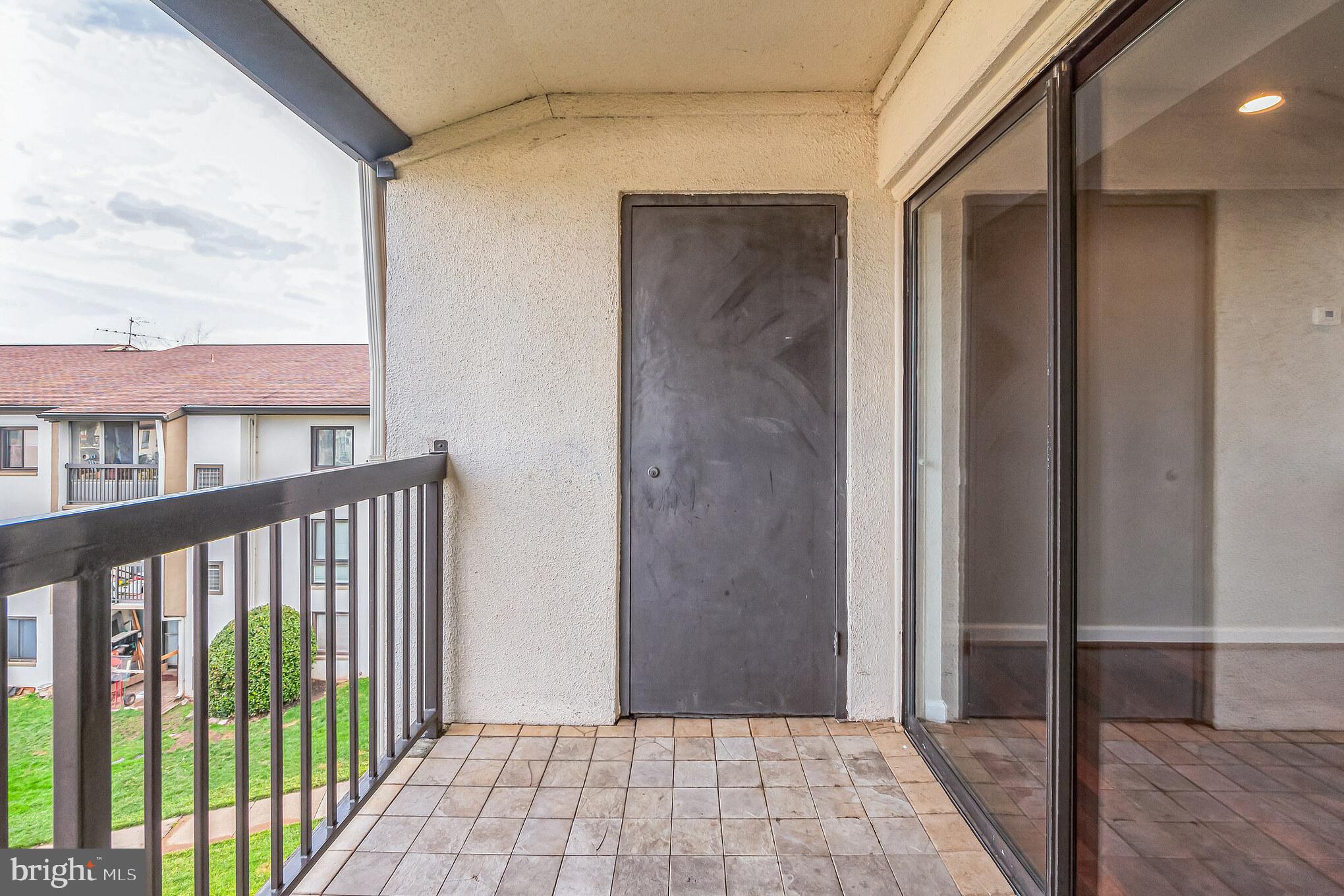 605 Center STREET Unit: 203