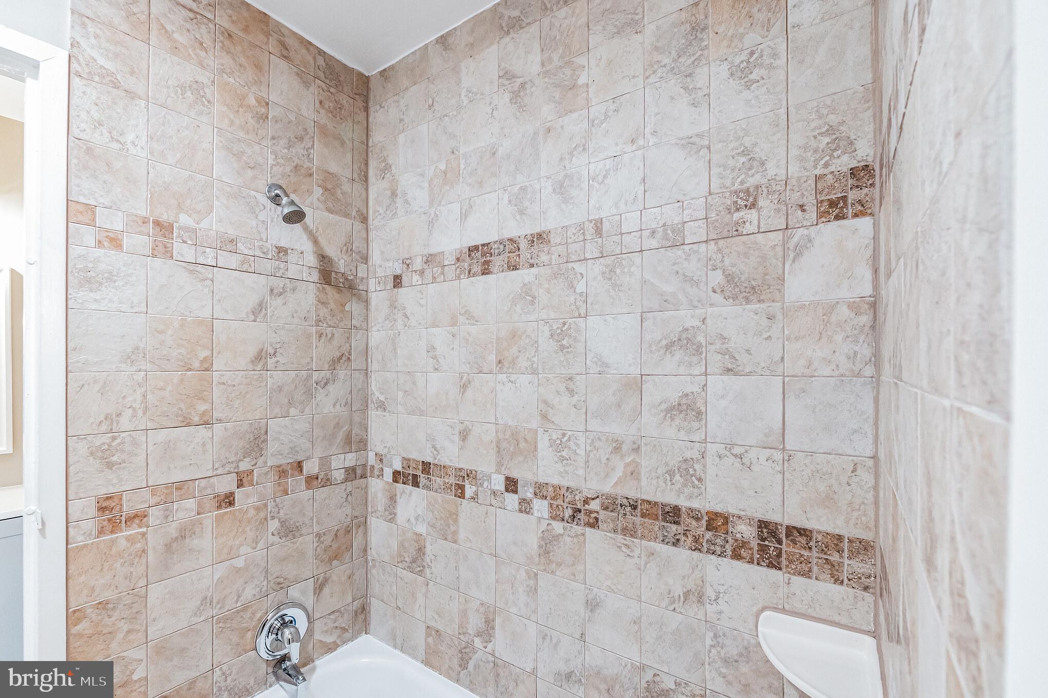 605 Center STREET Unit: 203