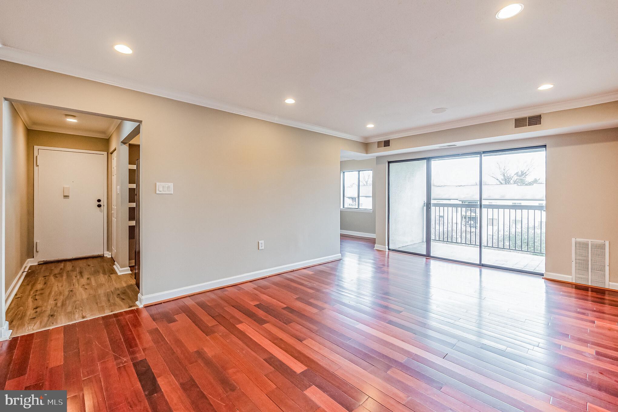 605 Center STREET Unit: 203