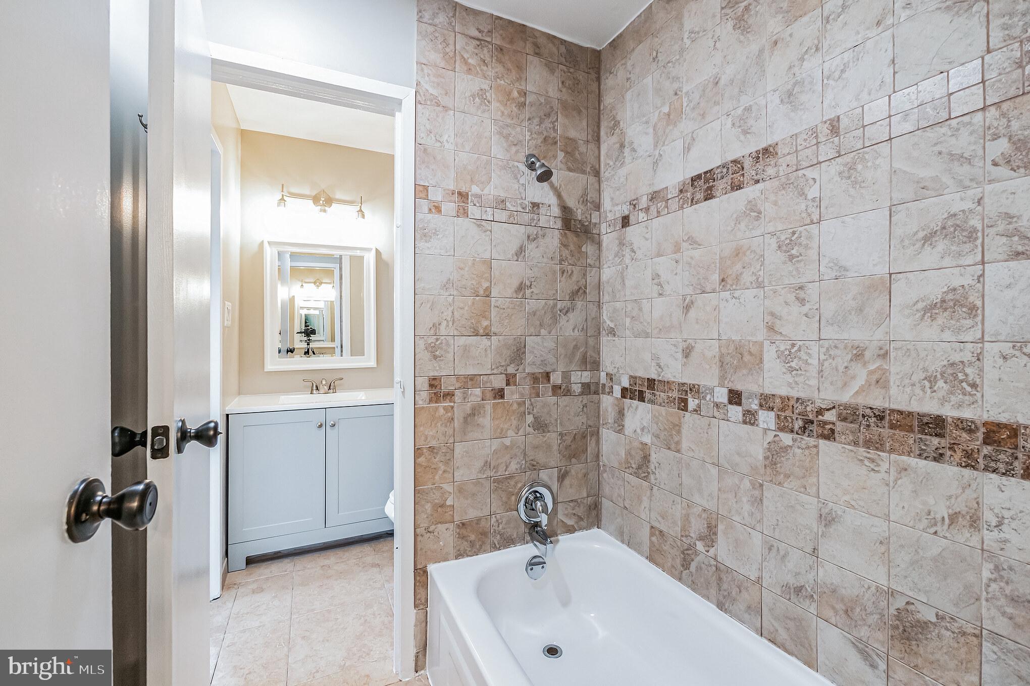 605 Center STREET Unit: 203