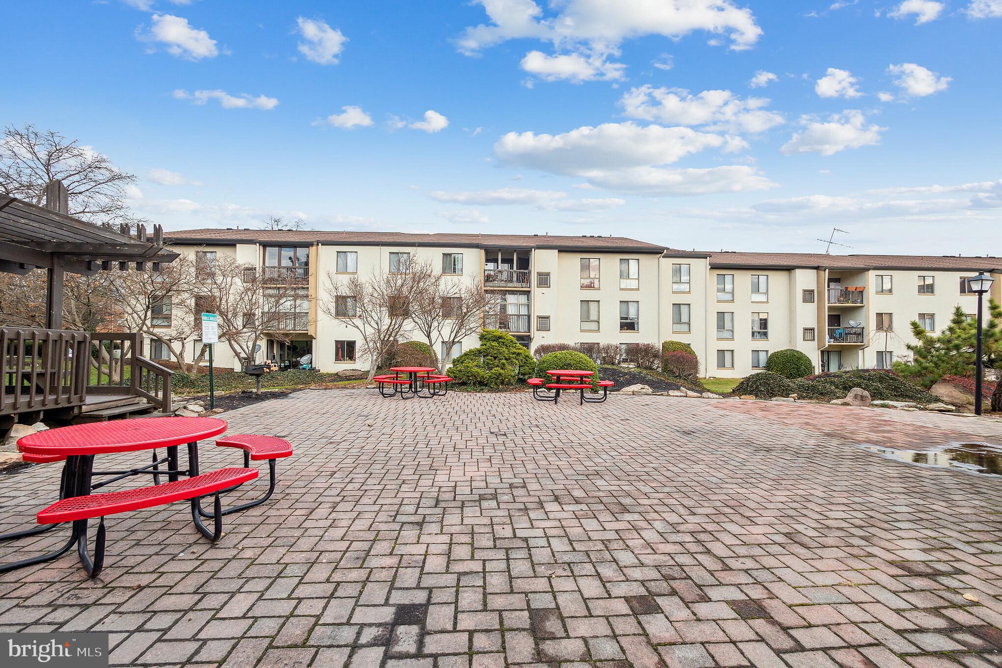 605 Center STREET Unit: 203