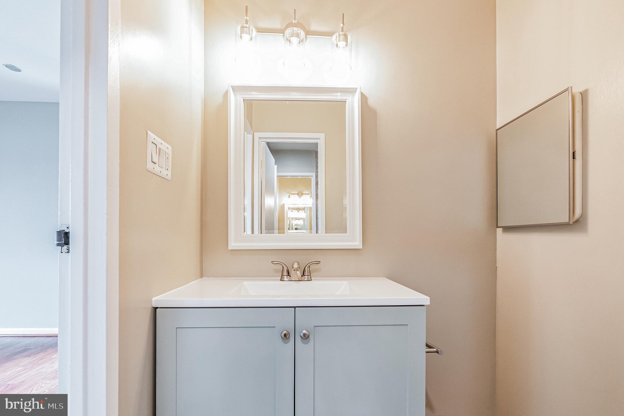 605 Center STREET Unit: 203