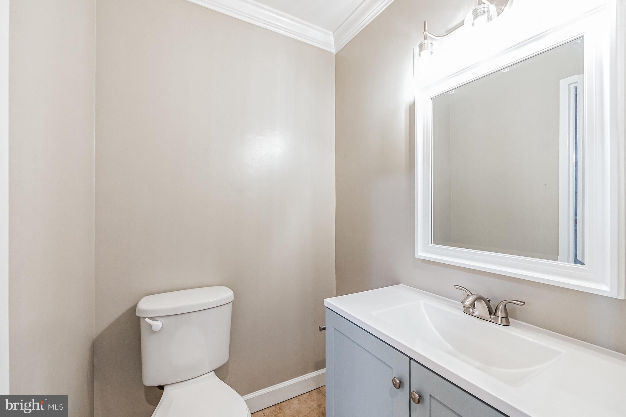 605 Center STREET Unit: 203