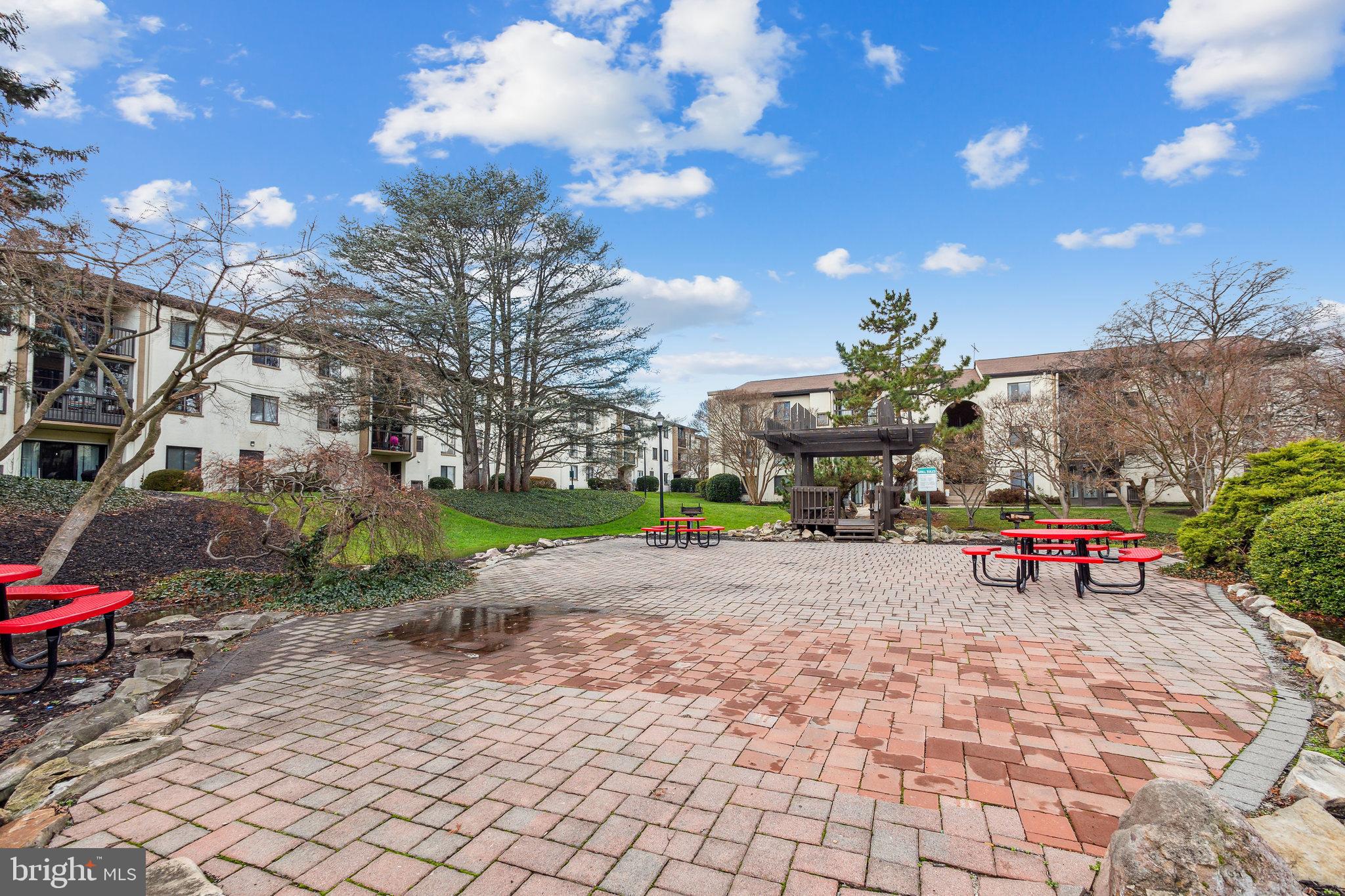 605 Center STREET Unit: 203