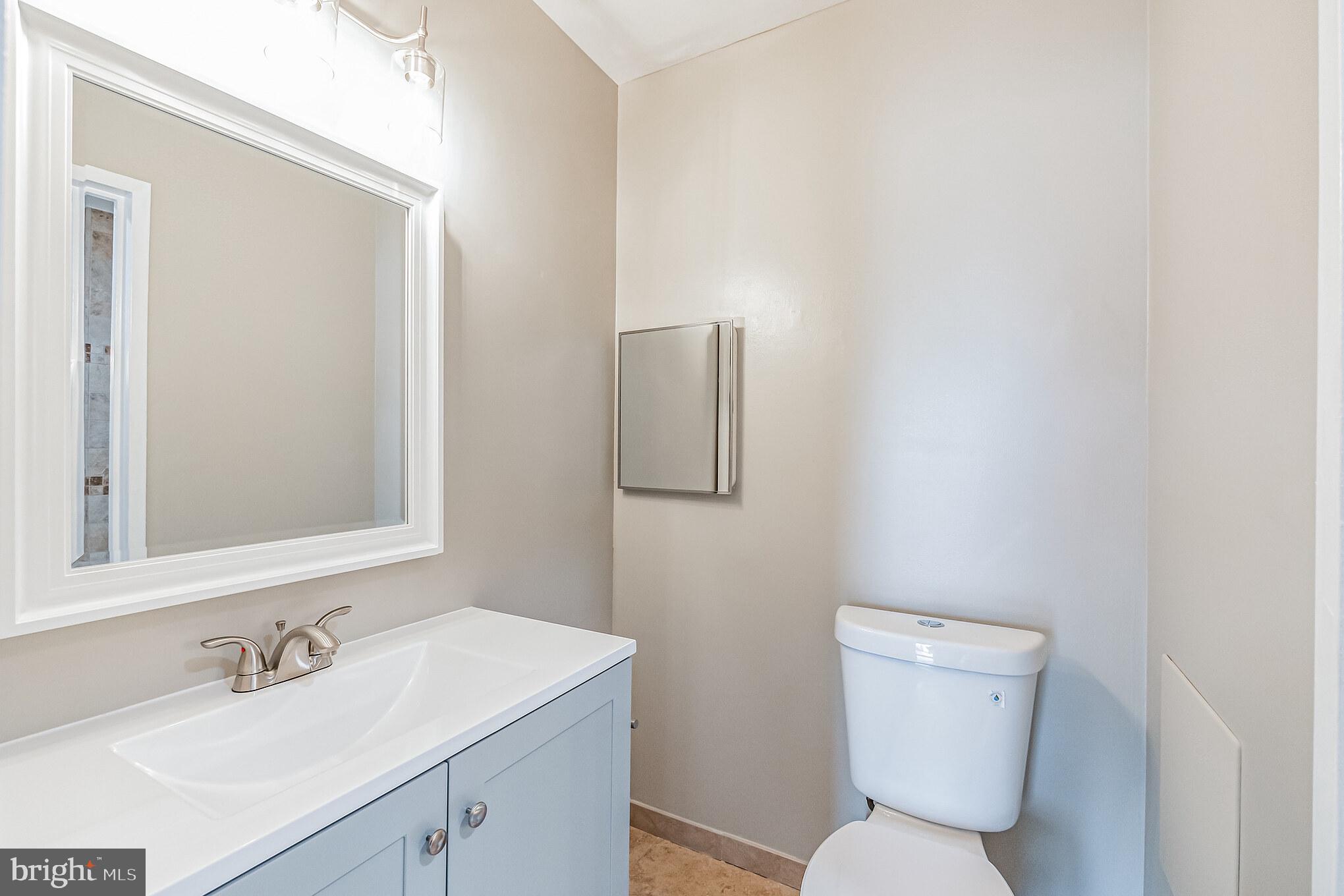 605 Center STREET Unit: 203