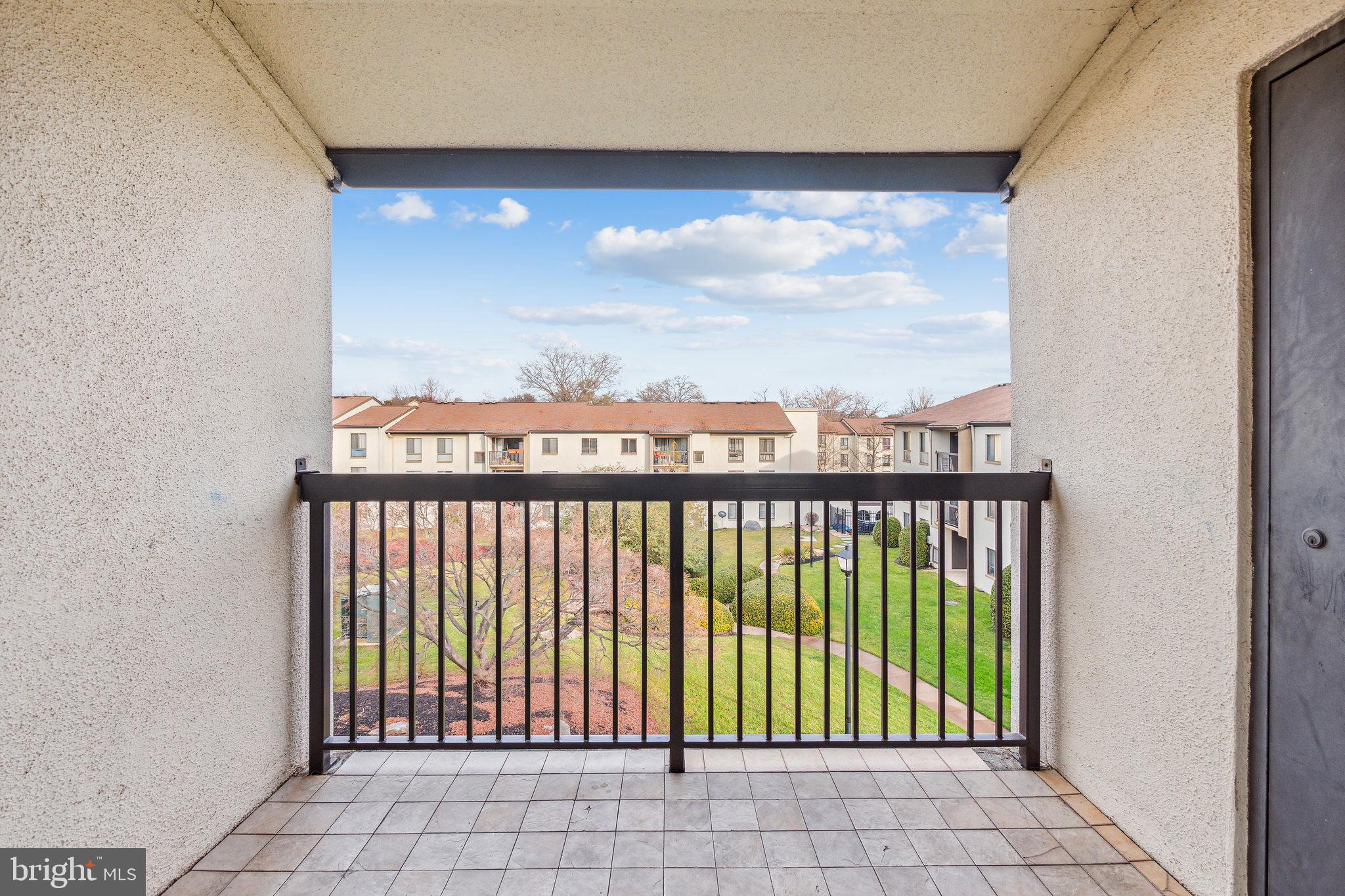 605 Center STREET Unit: 203