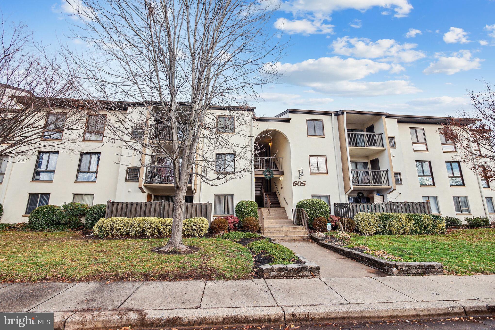 605 Center STREET Unit: 203