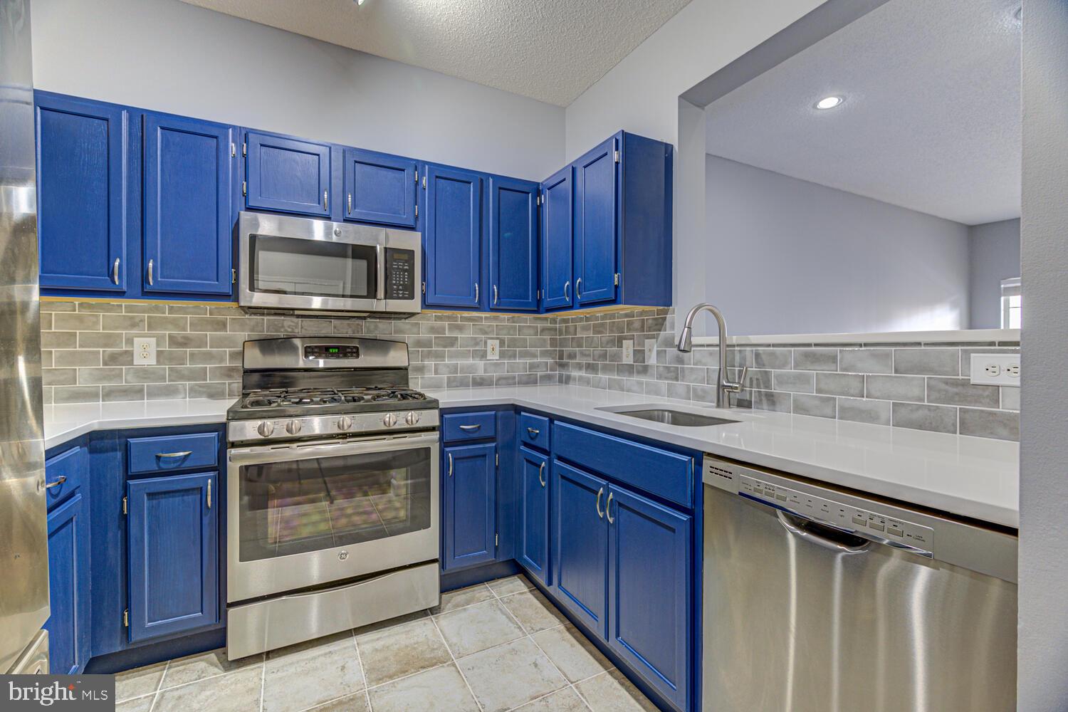 1724 Lake Shore Crest DRIVE Unit: 14