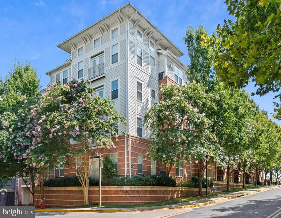 9490 Virginia Center BOULEVARD Unit: 425