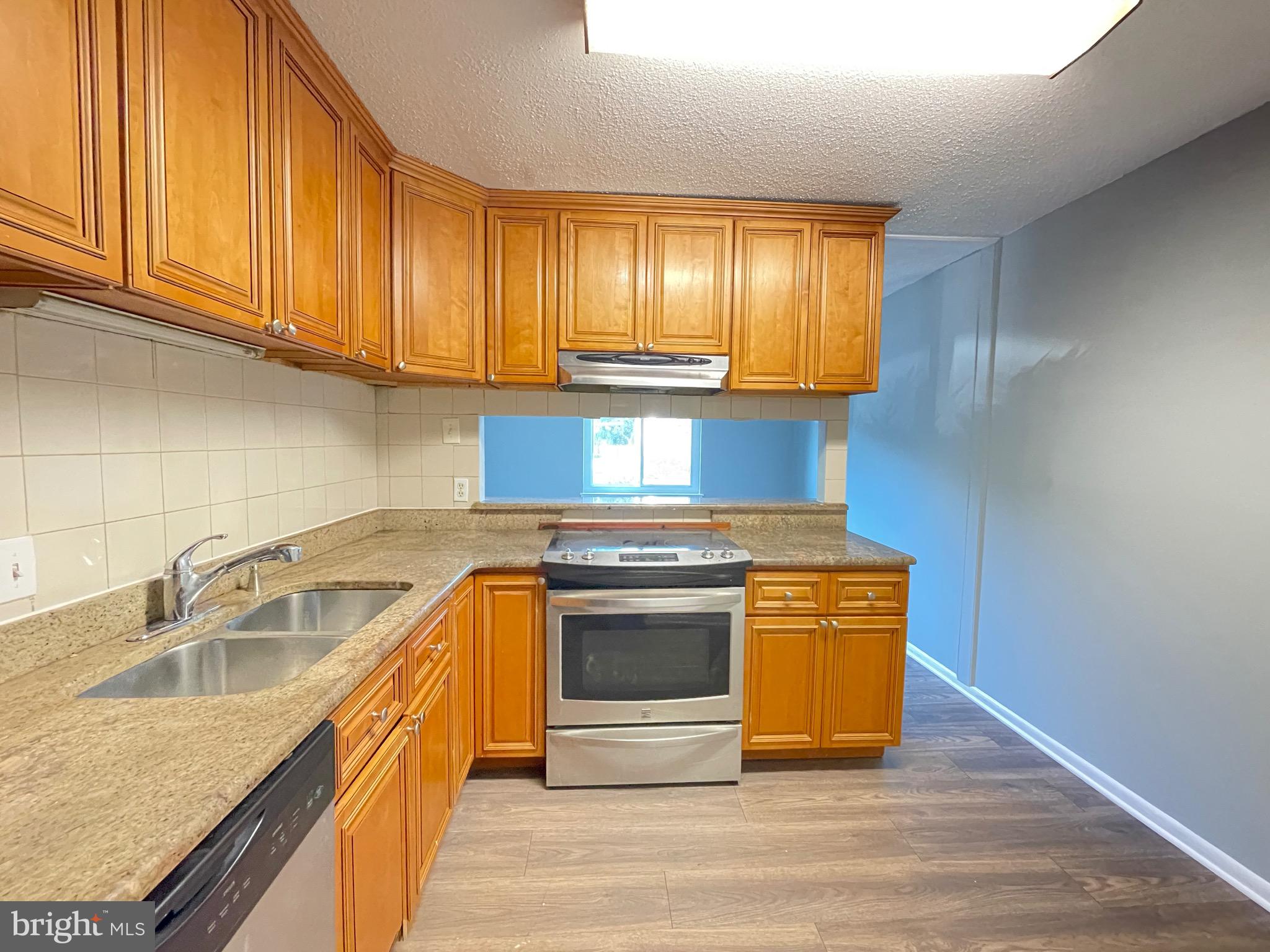 621 Center STREET Unit: T4
