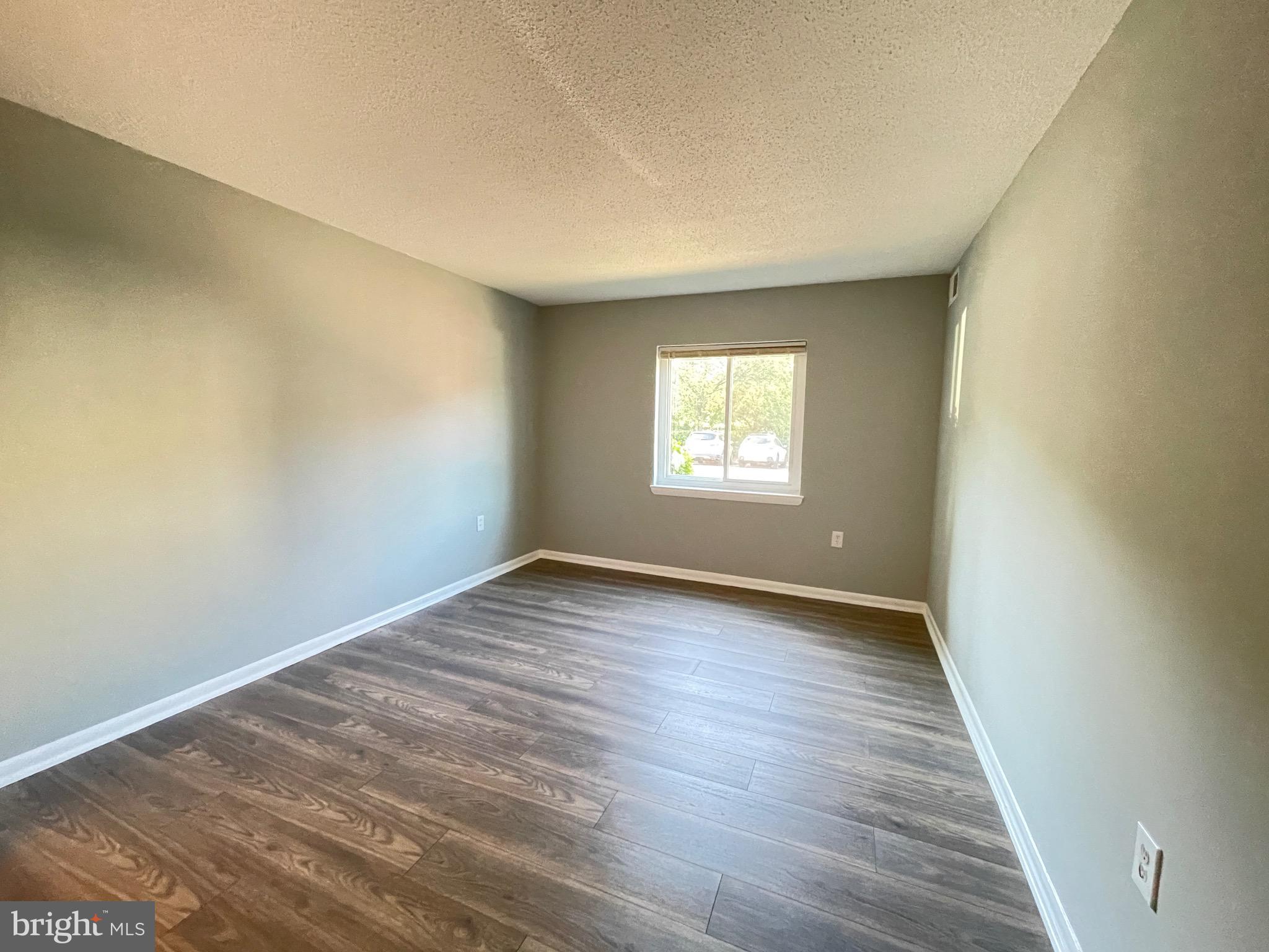 621 Center STREET Unit: T4