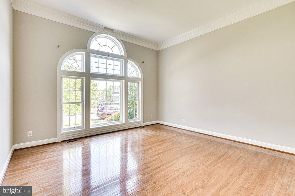 8923 Rhododendron CIRCLE