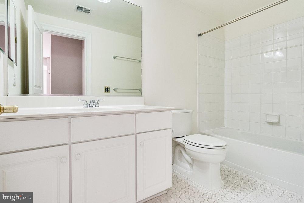 8923 Rhododendron CIRCLE